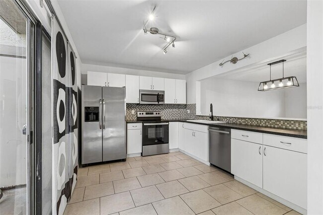 Building Photo - 607 Bough Ave