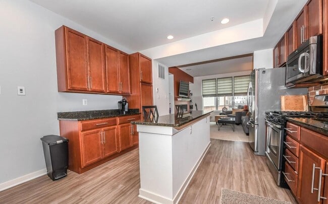 Building Photo - Stylish townhouse in ideal Frederick locat...
