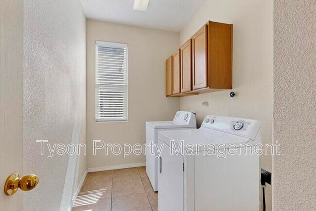 Building Photo - 3425 Oasis Springs Rd NE