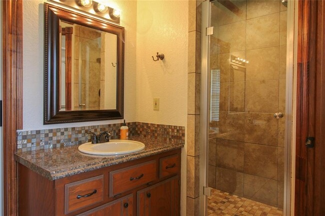 Building Photo - 13000 S Robinson Ave