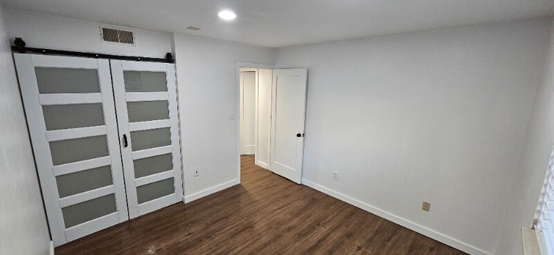 Building Photo - 935 Saturn Dr