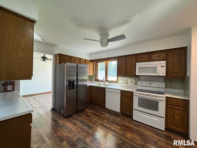 Building Photo - 3816 Ridgewood Dr