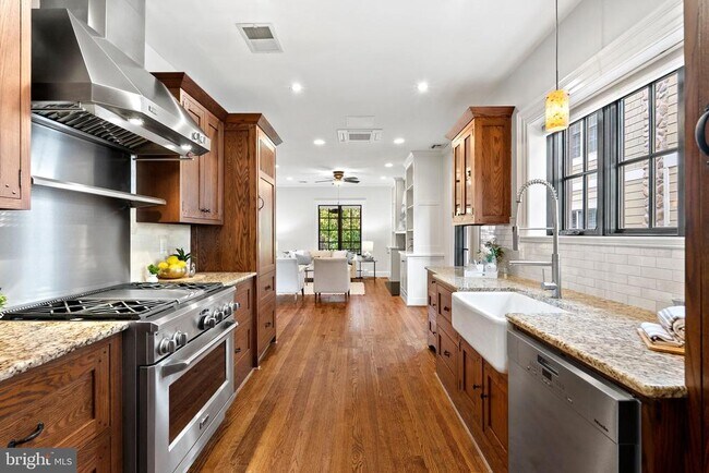 Building Photo - 200 Summers Dr