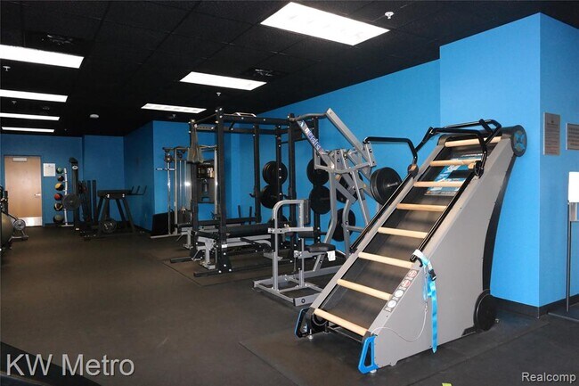 Building Photo - 350 N Main St