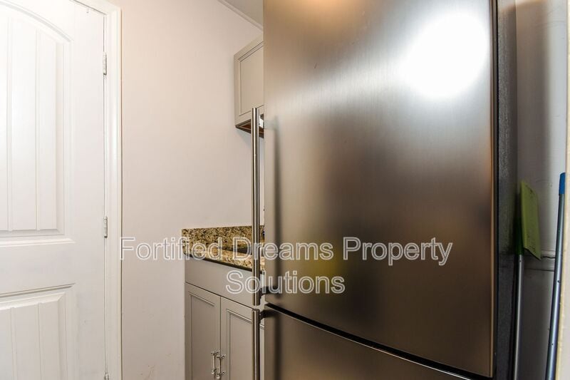 Building Photo - 2003 Spring Garden St