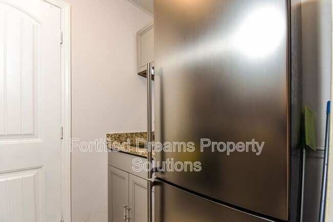 Building Photo - 2003 Spring Garden St