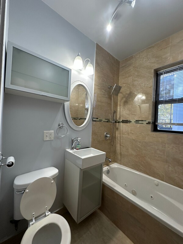 Building Photo - 1949 W Grace St