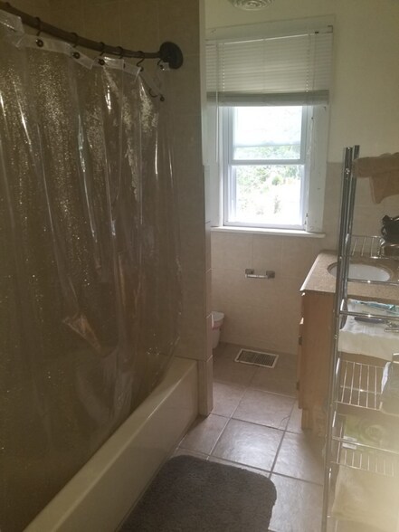 Building Photo - 4 E Broad St