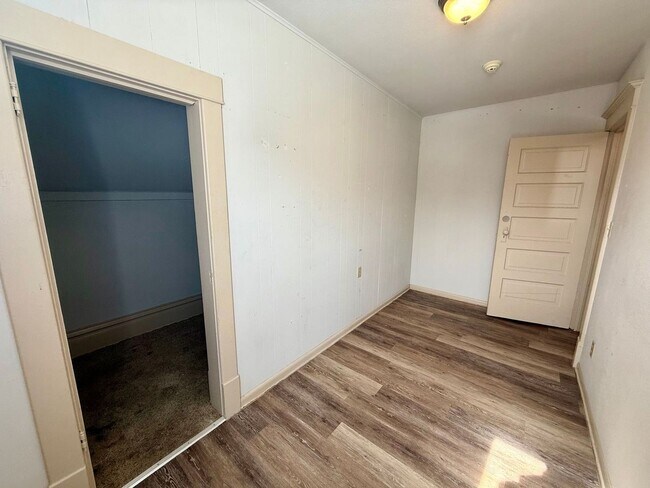 Building Photo - 724 Washington St