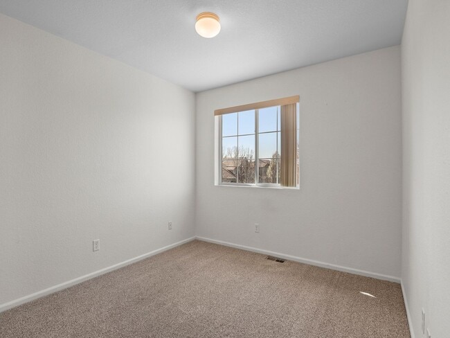 Building Photo - Gorgeous Johnstown Home with Attached Garage and Open Layout!