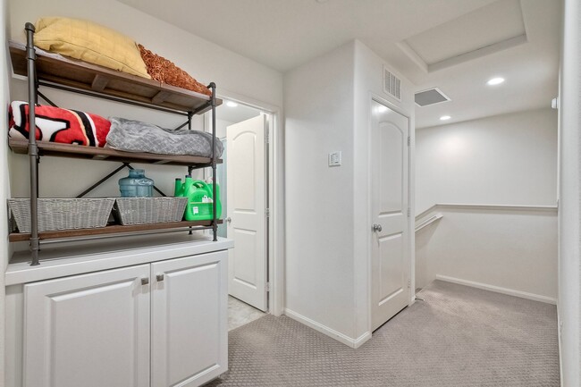 Building Photo - 2211 Solara Ln