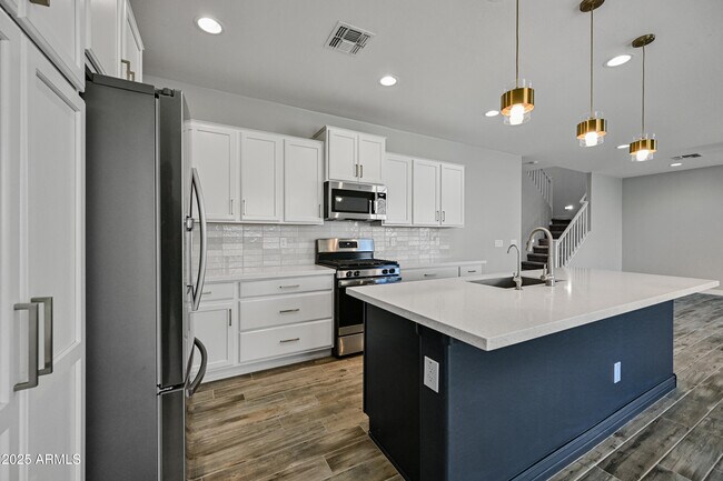 Building Photo - 14435 W El Cortez Pl