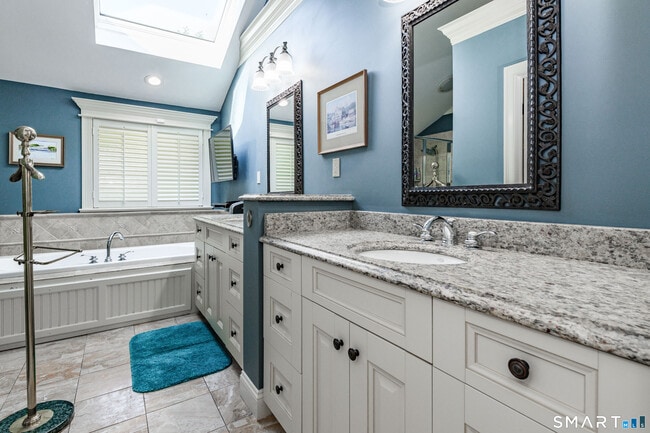 Building Photo - 2 Bramble Bush