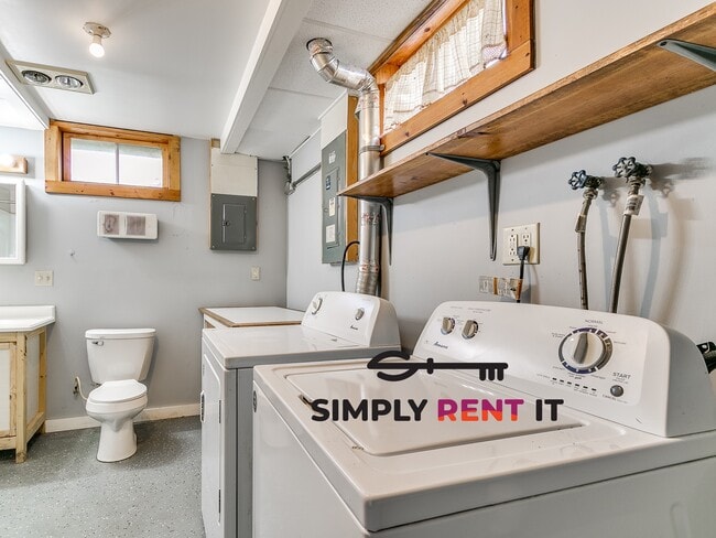 Building Photo - Sunset Ave 3 Bedroom Duplex in Kelley, IA
