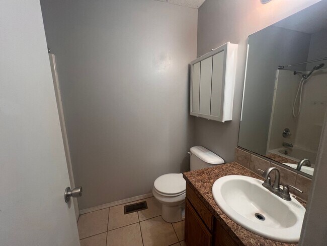 Building Photo - Spacious 3 Bedroom, 2.5 Bath Home with finished basement – Derby, KS. – Available Now!