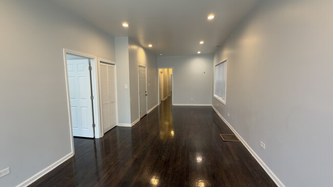 Building Photo - 1344 E 72nd Pl