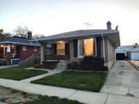 Building Photo - 3 Bd 1 Ba Home with Hardwood Floors in Mid...