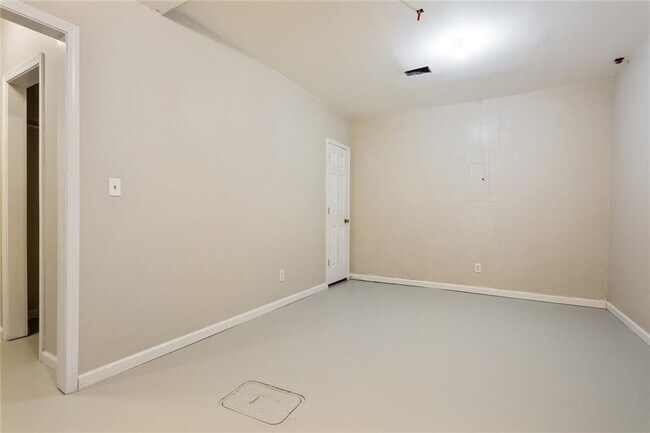 Building Photo - 3535 Main Station Dr SW