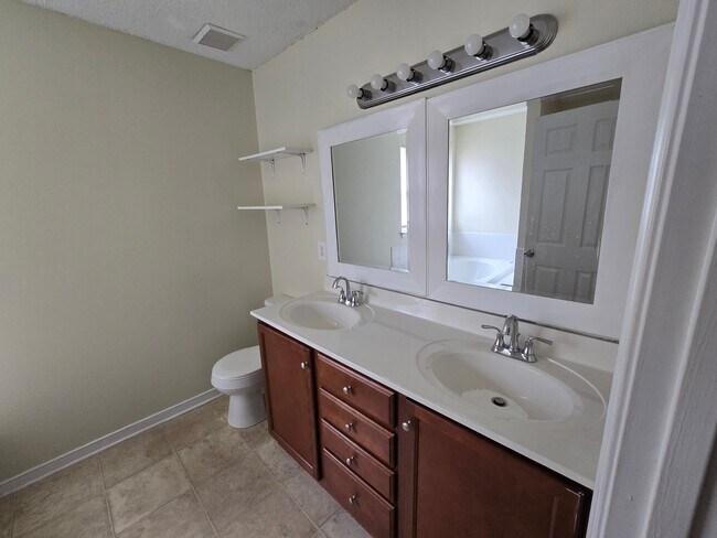 Building Photo - 959 Wheelwood Way