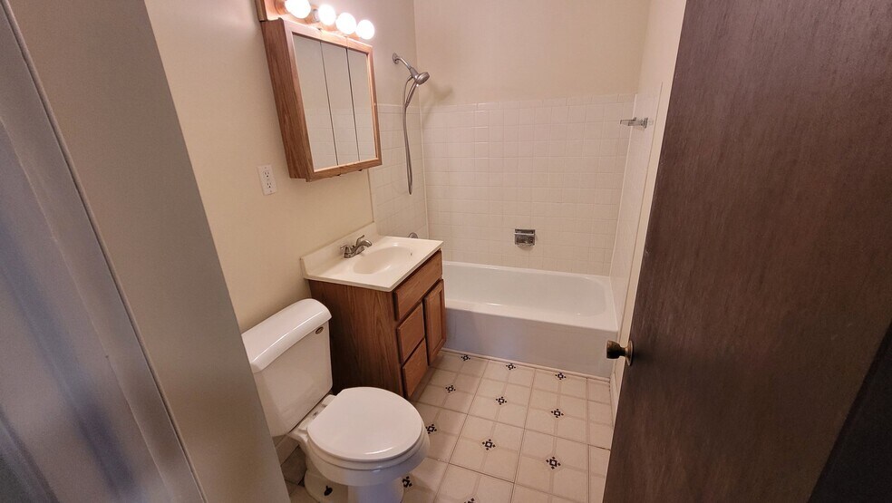 Building Photo - 580 Mesa Dr
