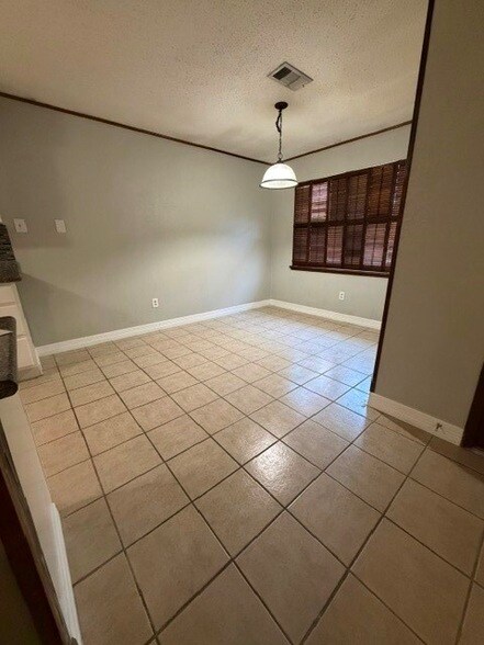 Building Photo - 1507 Sierra Dr