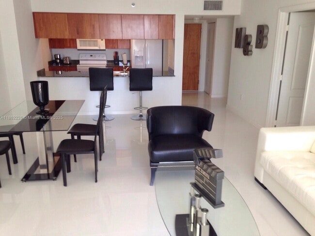 Building Photo - 1200 Brickell Bay Dr