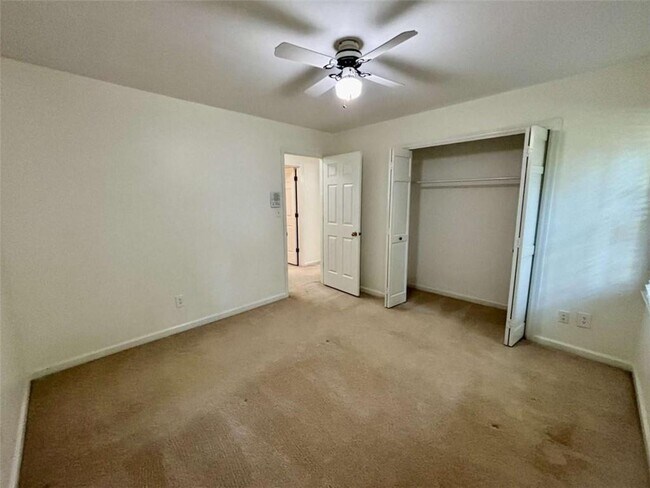 Building Photo - 4160 Creekwood Dr