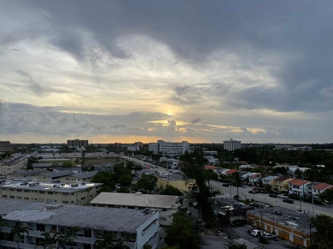 Building Photo - 2150 Sans Souci Blvd