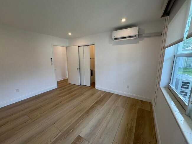 Building Photo - 1032 NE 16th Terrace