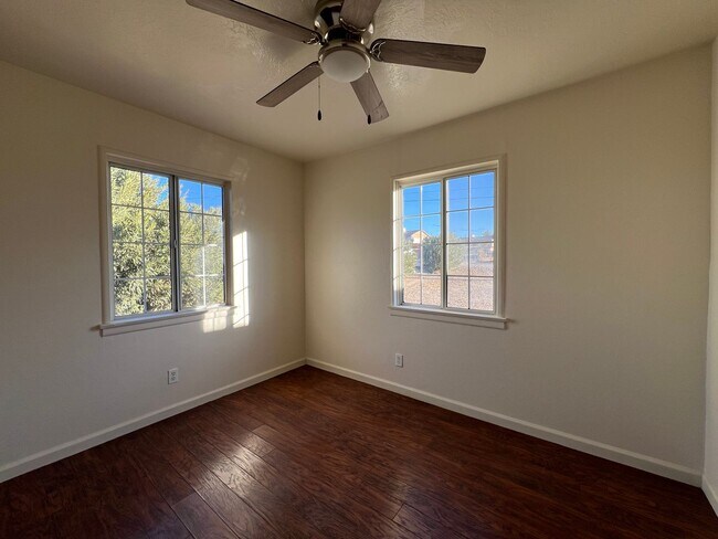 Building Photo - 3 Bedroom 1 Bathroom House with Huge Fenced Yard Near Schools, Park & Community Pool