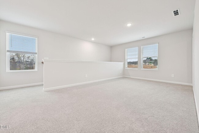Building Photo - 5 and A Loft single family for sale