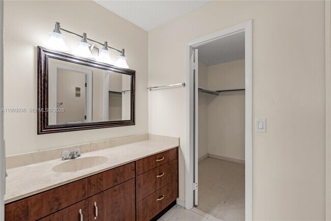 Building Photo - 14820 Naranja Lakes Blvd