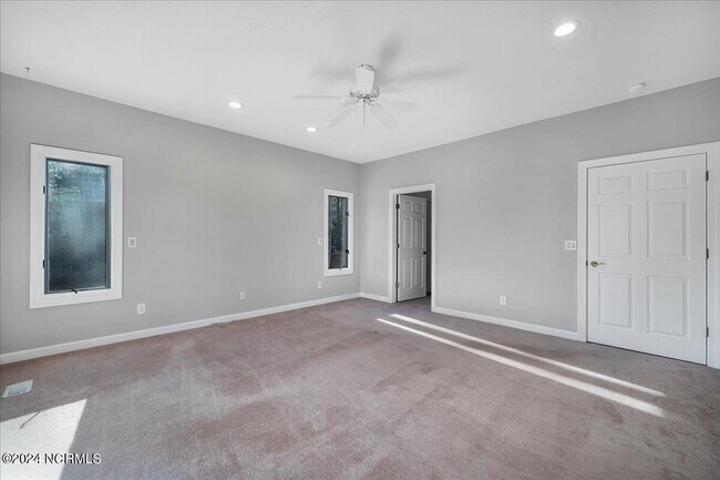 Building Photo - 11 Whisper Lake Dr