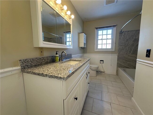 Building Photo - 65 Ingalls St