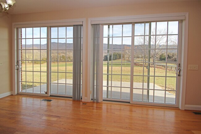 Building Photo - 17888 Mountain Valley Rd