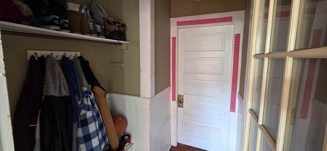 Building Photo - 72 Seymour St