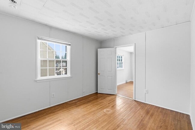 Building Photo - 1206 Sylvan Dr