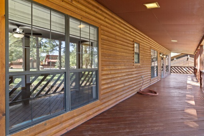 Building Photo - 103 E Miller Ct