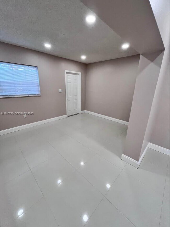 Building Photo - 251 N 68th Terrace