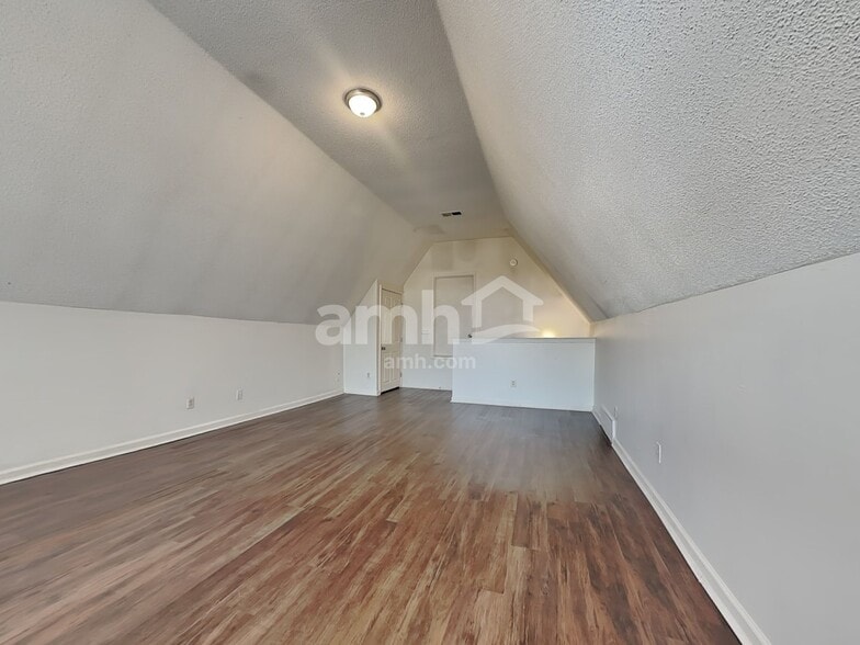 Building Photo - 4920 Misty River Rd