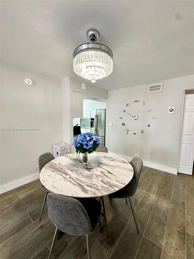 Building Photo - 6039 Collins Ave