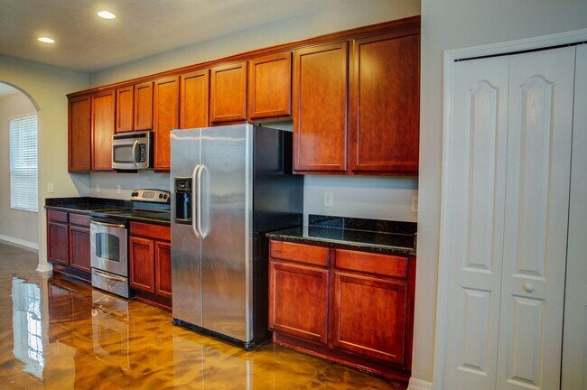 Building Photo - Elegant 5-Bedroom Pool Home with 3-Car Gar...