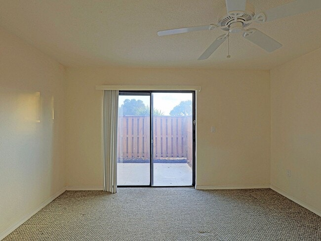 Building Photo - 5264 Cedarbend Dr