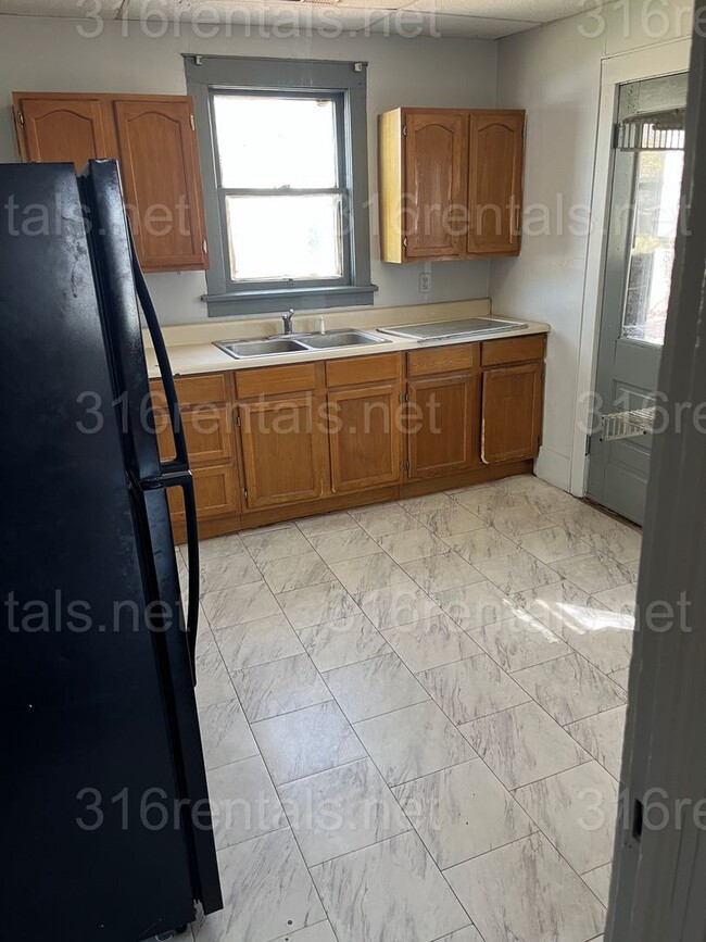 Building Photo - $700 - 1 bed 1 bath - Single Family Home