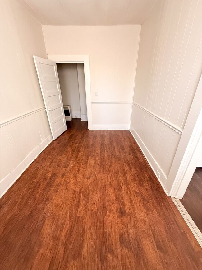 Building Photo - 403 N. Troupe Street