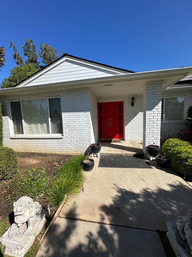 Building Photo - 1310 W Magill Ave