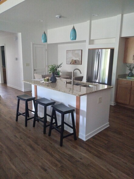 Building Photo - 2731 Pond Dr