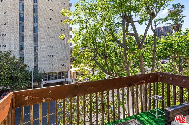 Building Photo - 1340 S Beverly Glen Blvd