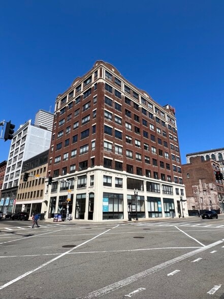 Building Photo - 210 Lincoln St