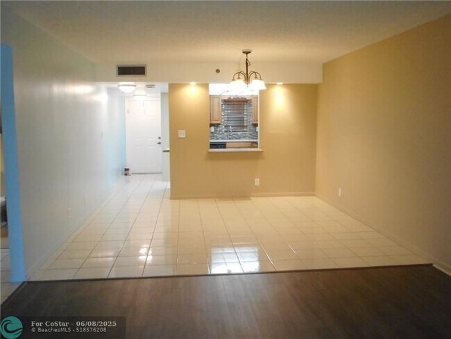 Building Photo - 3150 W Rolling Hills Cir